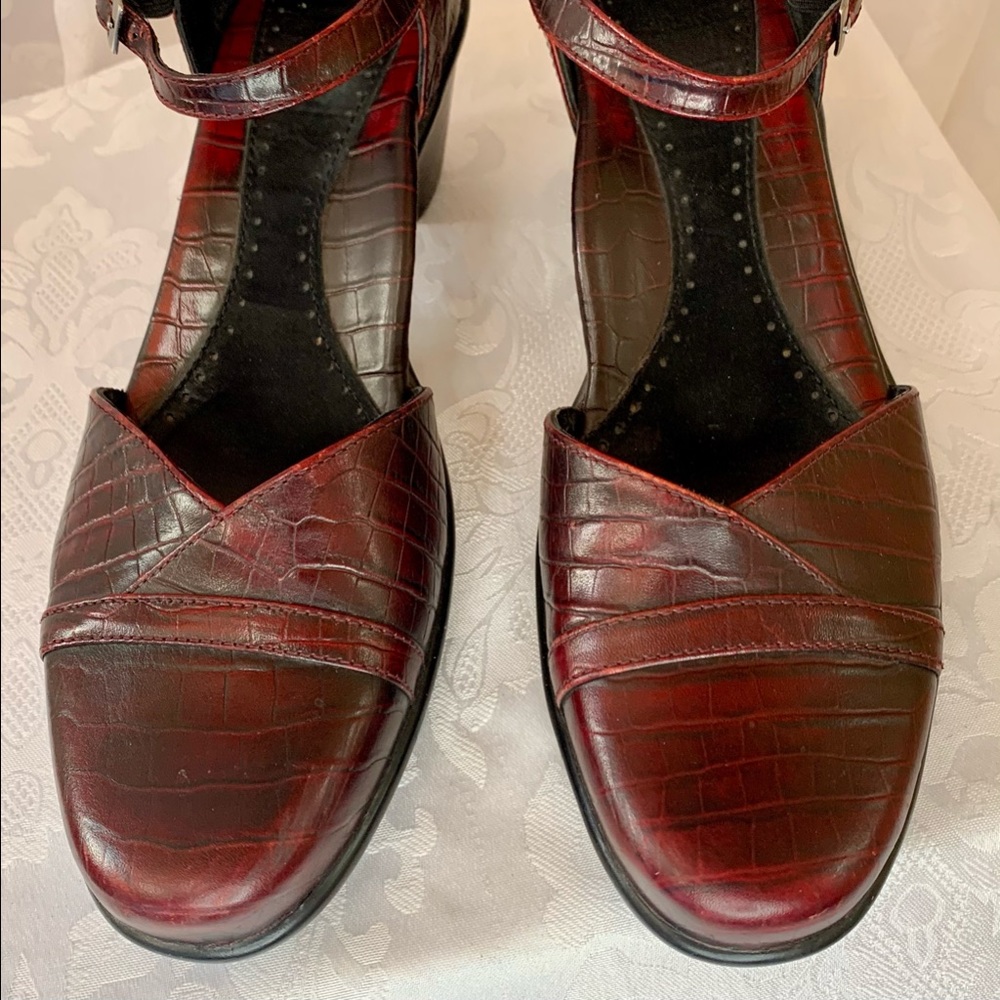 Dansko Maroon Mary Janes Size 9